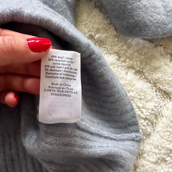 Everlane Mock Neck Cozy Sweater - Picture 5 of 6